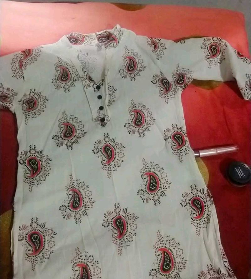 Stylish White Kurta with Paisley Print