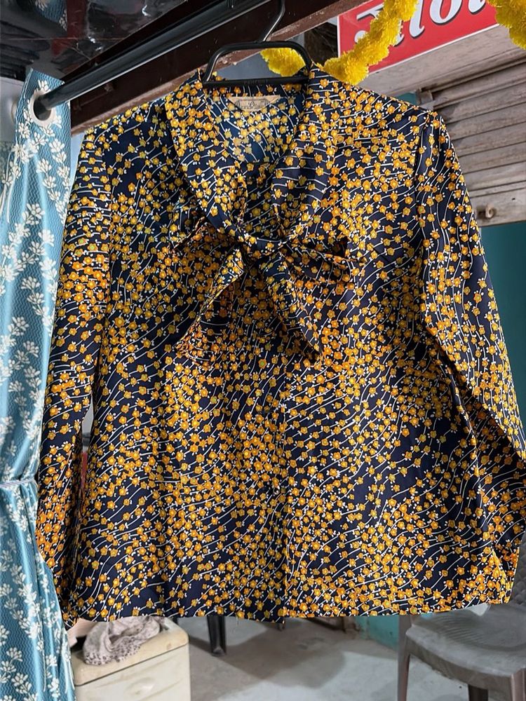 Chic Navy &amp; Yellow Floral Blouse
