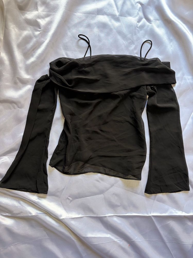 H&amp;m Chic Off-Shoulder Bell Sleeve Top