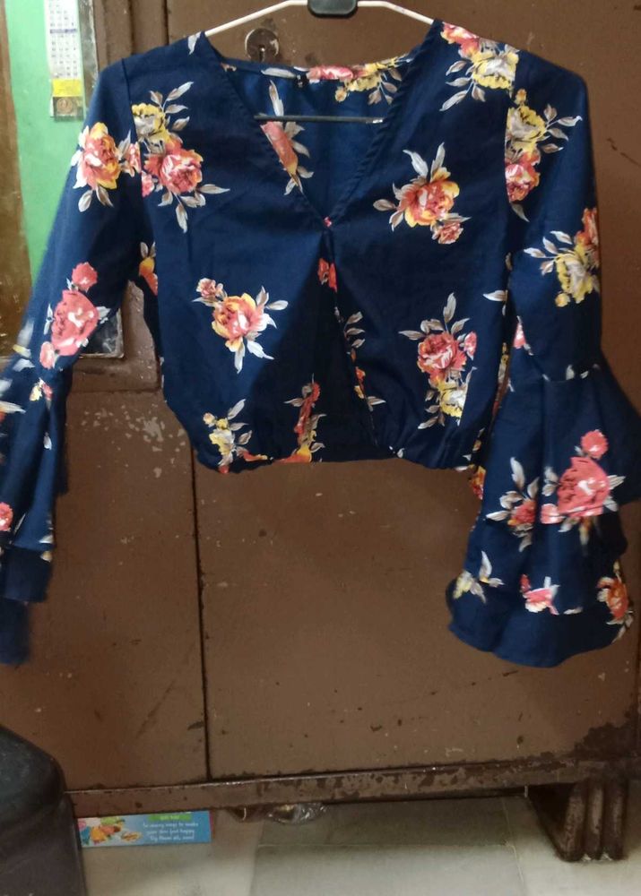 Floral Print Bell Sleeve Crop Top