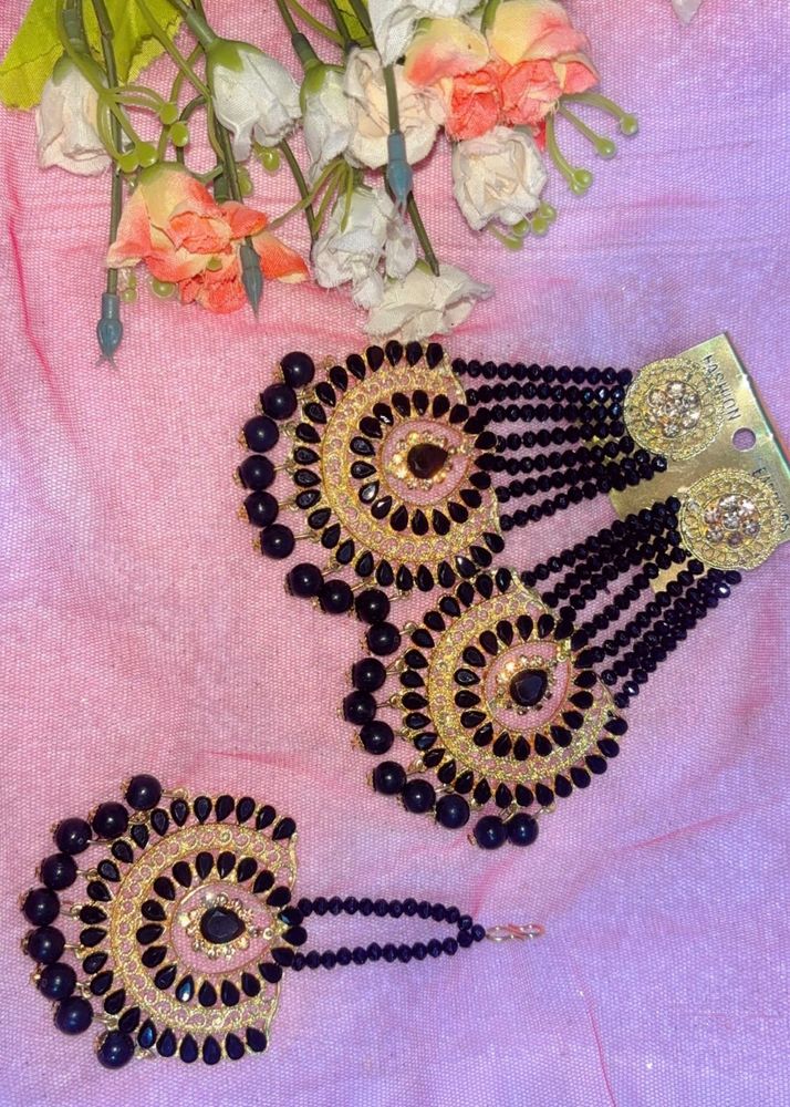 Pearl Jhumka With Mangtika
