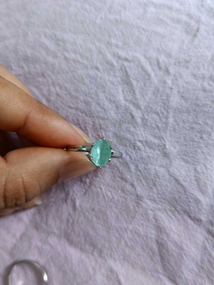 Elegant Oval Gemstone Ring