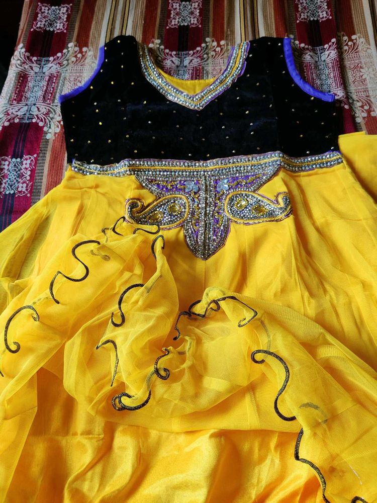 Brand new Anarkali Festive Yellow &amp; Black kurta se