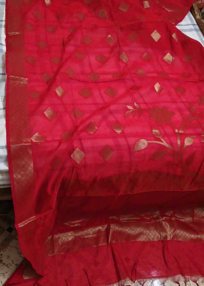 each 100 Elegant Red duppata with Gold Motifs