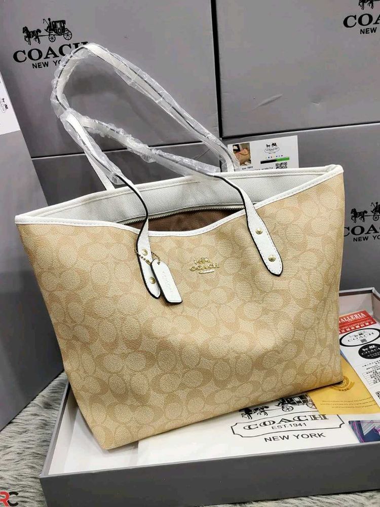 CITY TOTE BAG IN SIGNATURE CANVAS* WD BOX