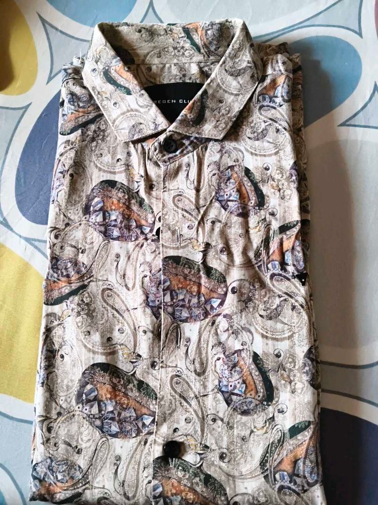 Stylish beige printed casual shirt.