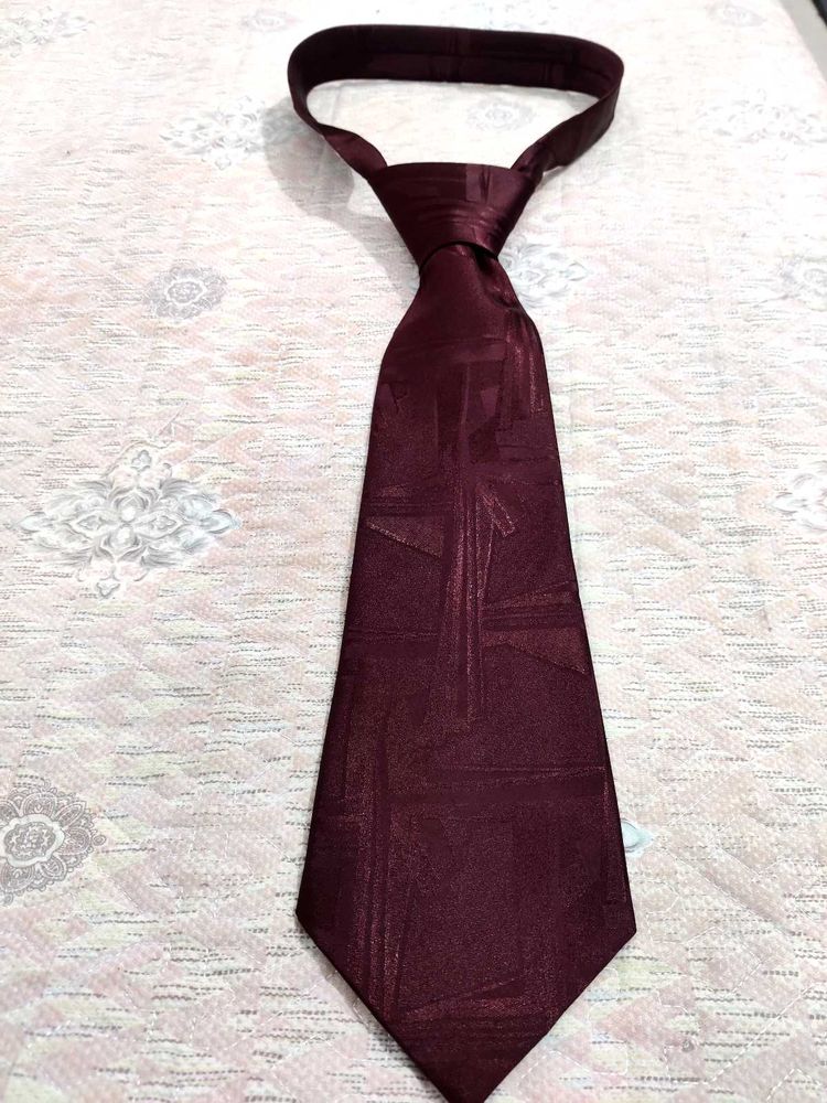 Burgundy Patterned Tie, Brand 🆕, Grab Style ✨