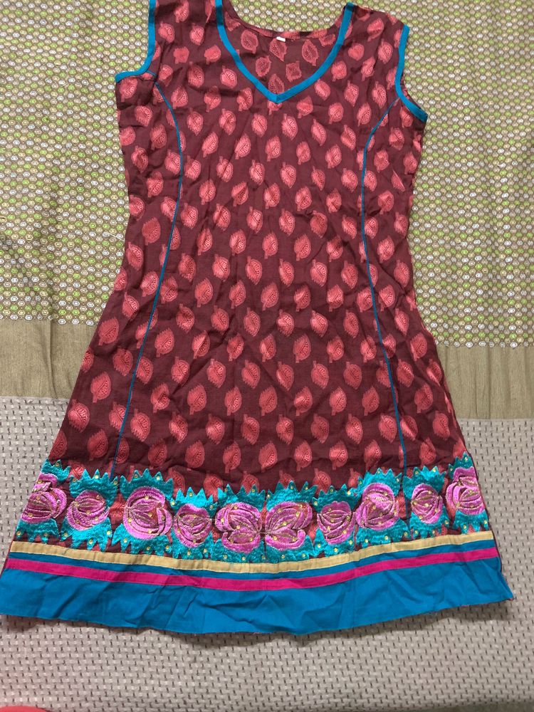 Women Embroidered Kurti