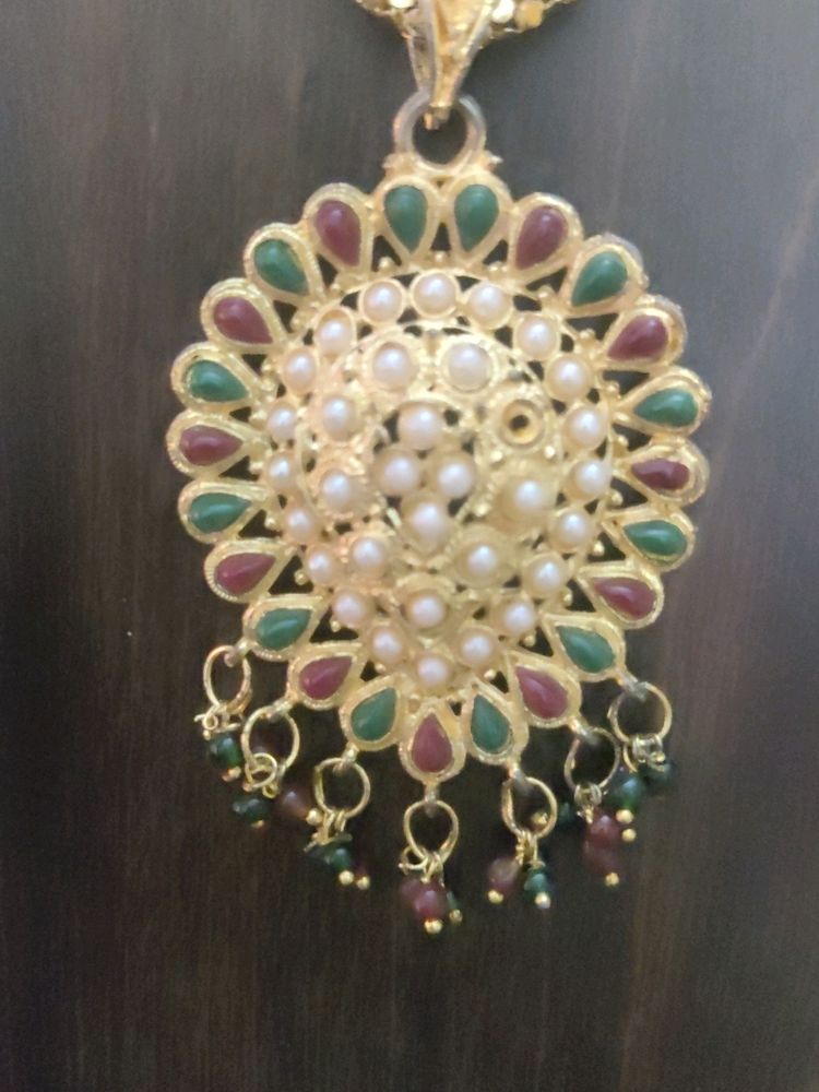 #Brandnew#necklace#golden#pendant#minakari#elegant#traditional#ethnic#beautiful#redgreenwhitestones