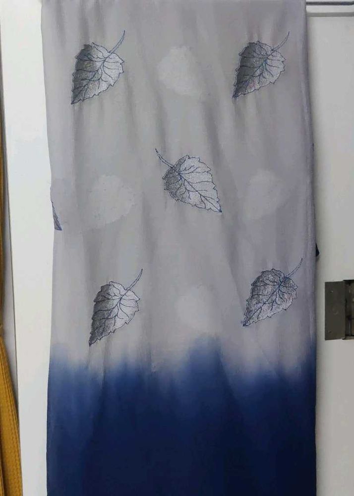 Elegant Dupatta with Leaf Motifs