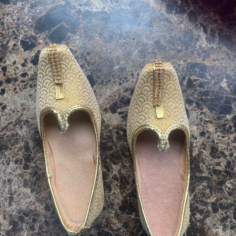 Elegant kid’s Ethnic Footwear