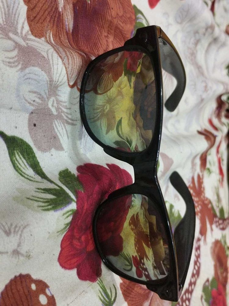 Vintage Black Frame Sunglasses