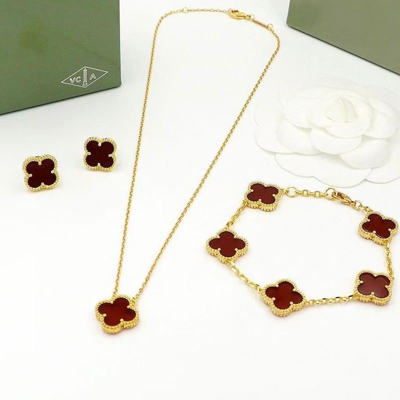 Elegant Clover Necklace, Bracelet &amp; Earrings Set