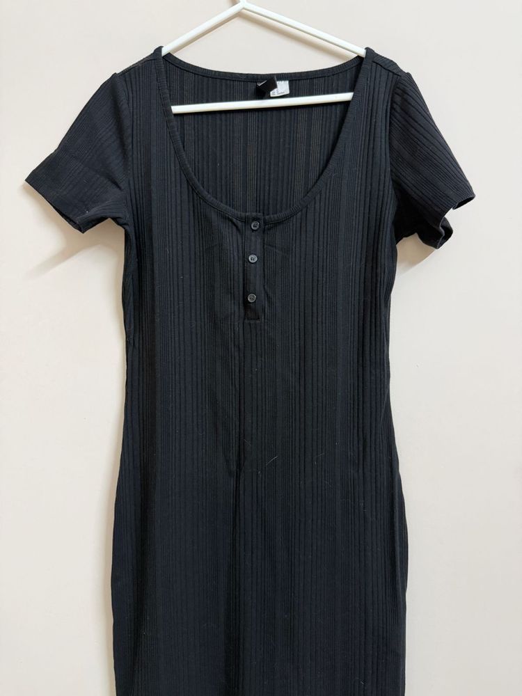 H&amp;M Ribbed Black Short Sleeve Dress