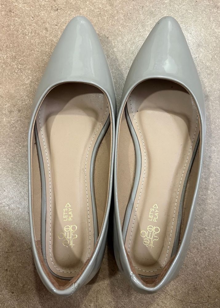Stylish Grey Pointed Toe Flats