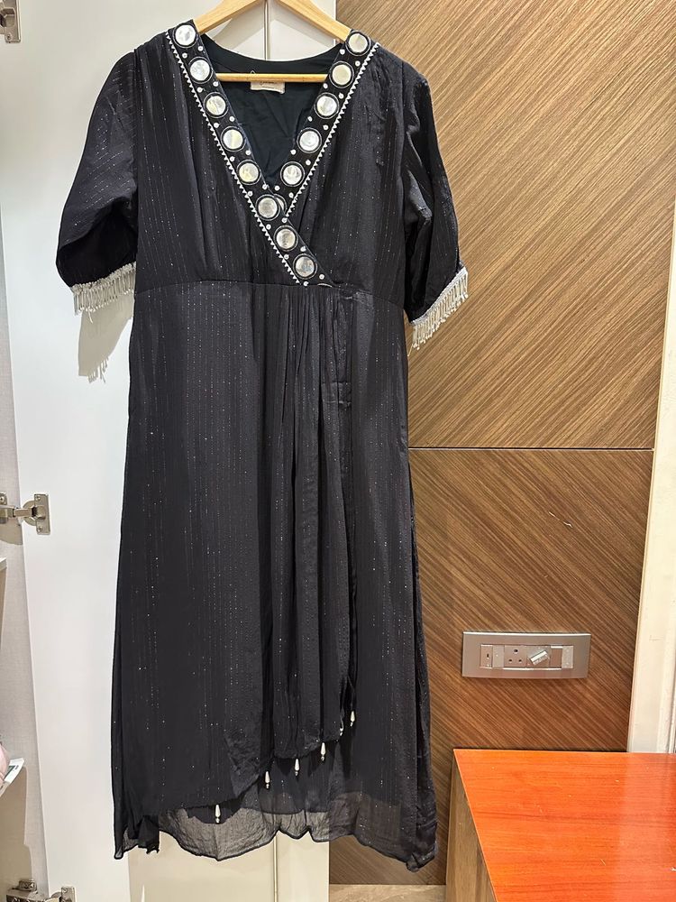 Black Kurta with bead lace detail From Bunaai