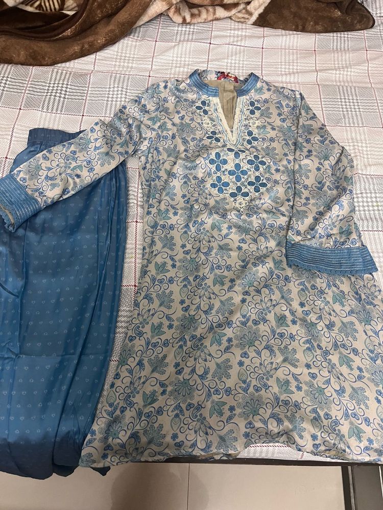 Brand newBeautiful Blue &amp; White Printed Kurta Set