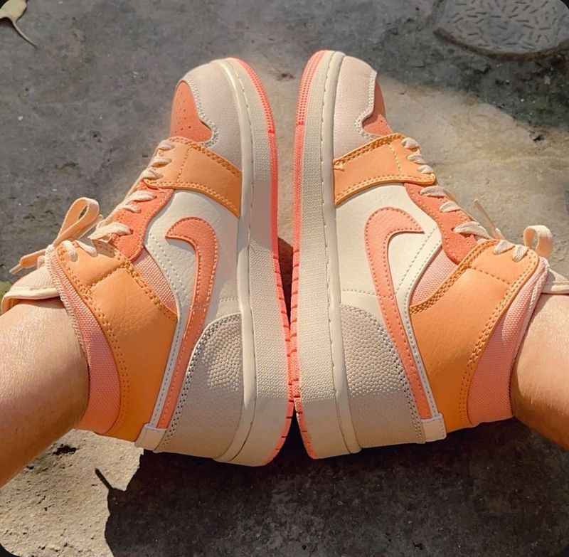 Jordan 1 Mid ‘Apricot’ (W) – Size EU 40 / UK 6