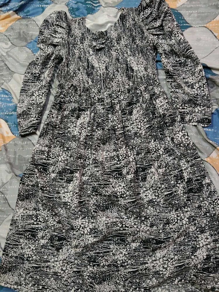 🖤🤍 Black &amp; White Midi Dress✨