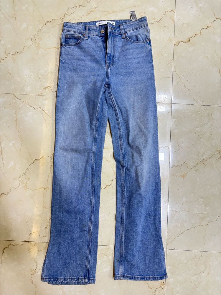 Bershka brand new Hight waist Light Wash Flared/be