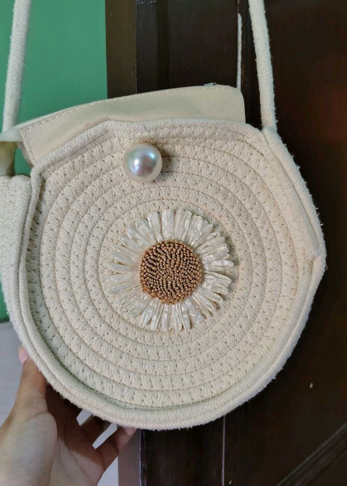 Chic Woven Crossbody Bag with Pearl &amp; Daisy Accent