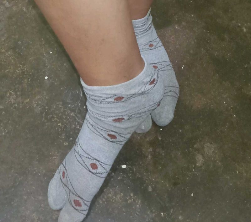 Stylish Toe Split Socks