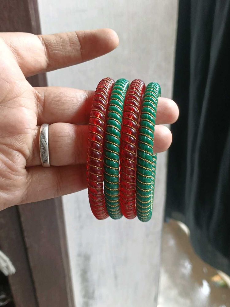 Red and Green Bangles Set