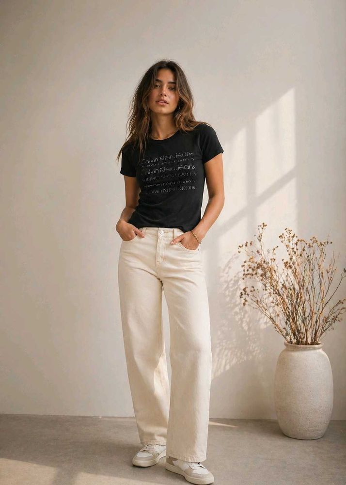 💎 CALVIN KLEIN BLACK T-SHIRT – CLASSY Women