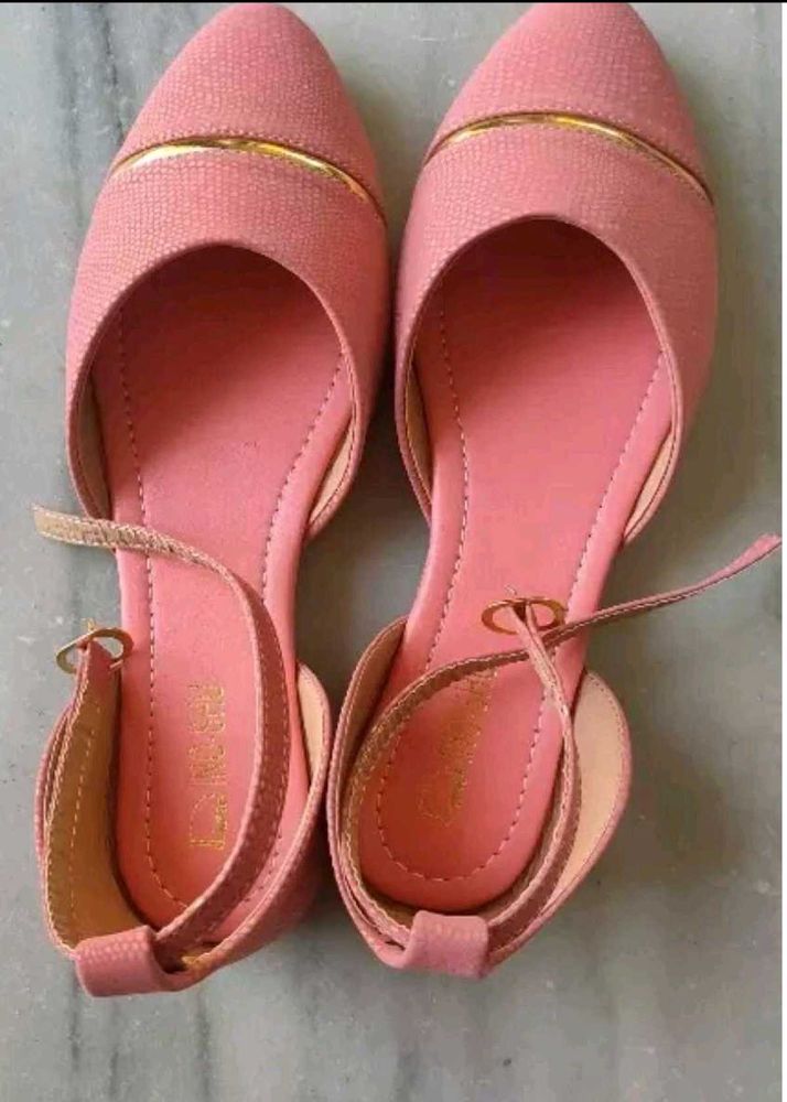 Elegant Pink Juttis