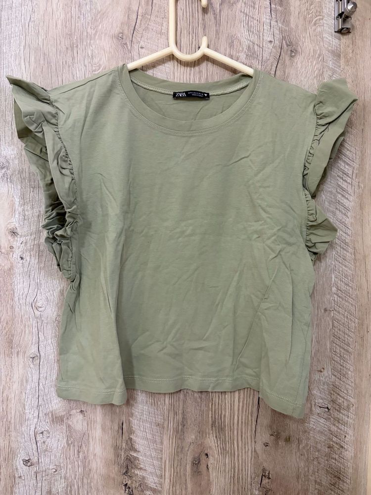 Zara top with ruffle sleeves