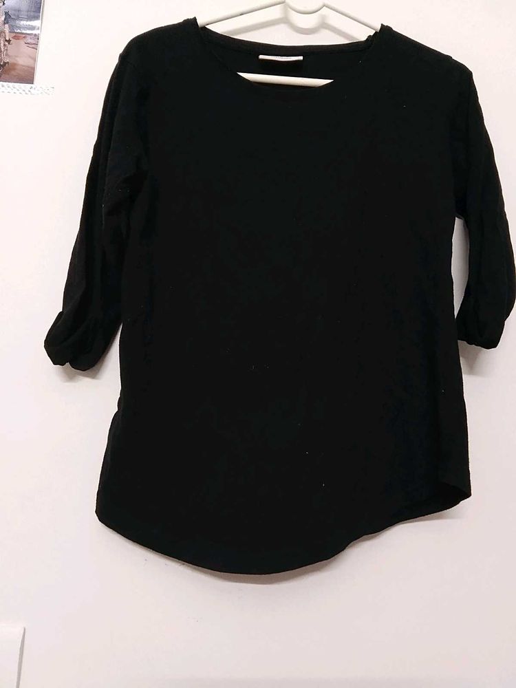 Classic Black 3/4 Sleeve Top