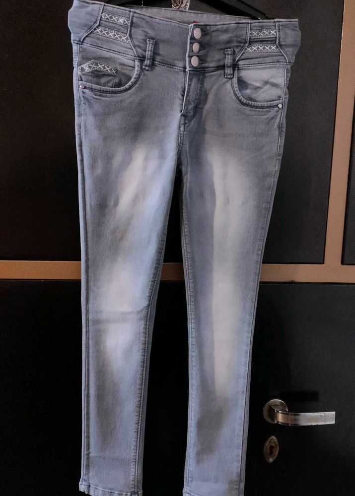 Women's Light Wash Slim Fit Jeans