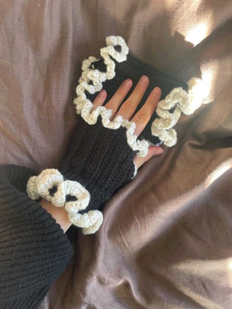 Ruffle Wrist Warmers 🎀✨