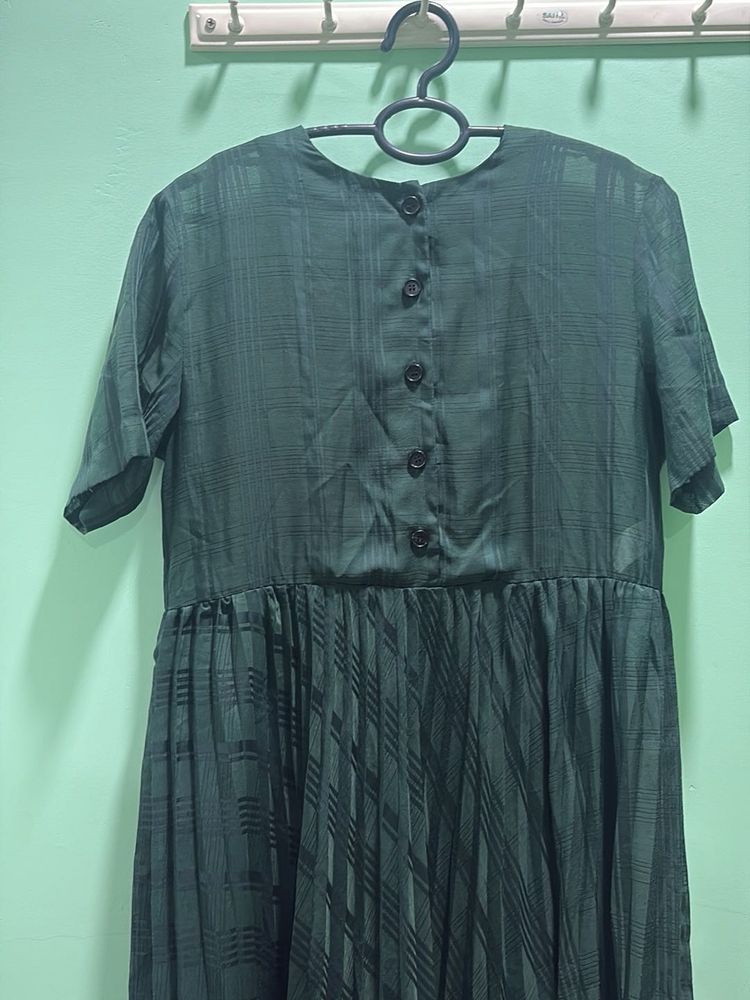 Elegant Pleated Midi Dress
