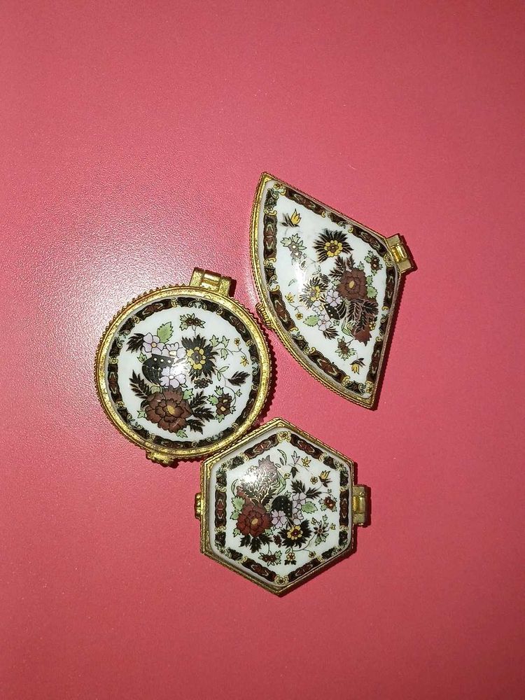 VINTAGE STYLE PORCELAIN TRINKETS
