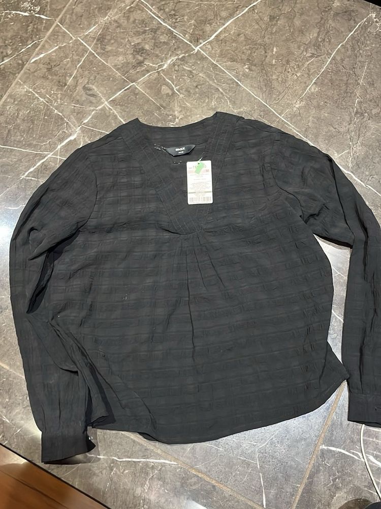 New MAX Black Top