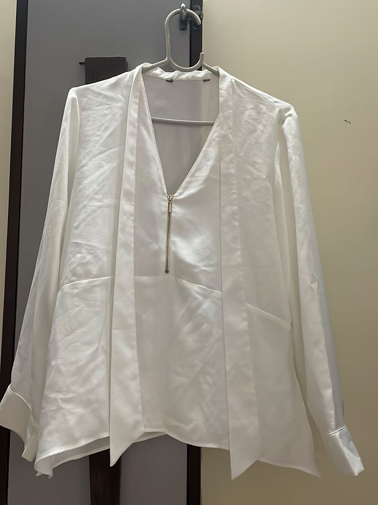 ZARA Chic White Zip-Up Blouse