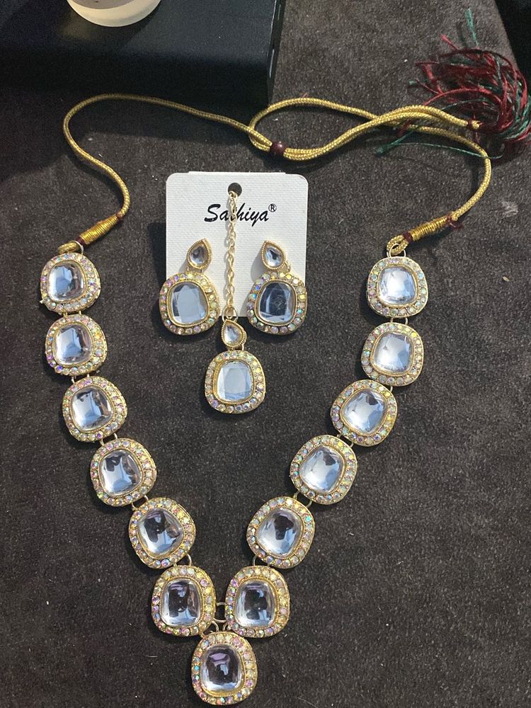 Elegant Kundan Necklace Set