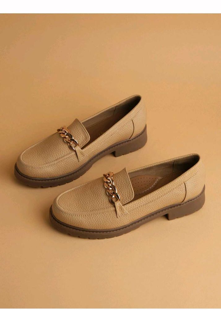 Beige Loafers 🐴