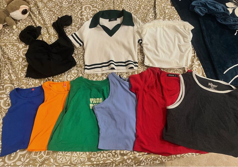 🧨🧨Bundle of Trendy Women's Tops 9