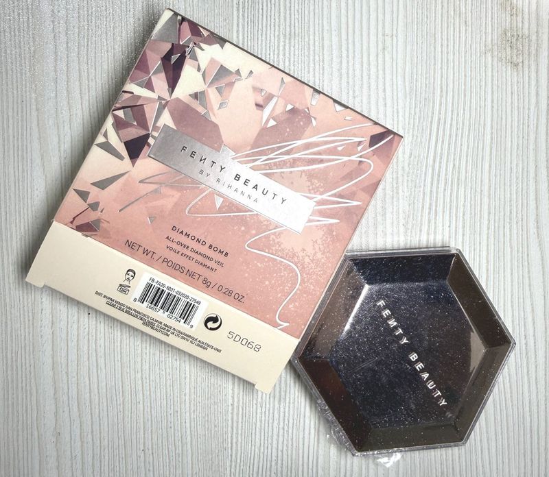 Fenty Beauty Bomb Highlighter