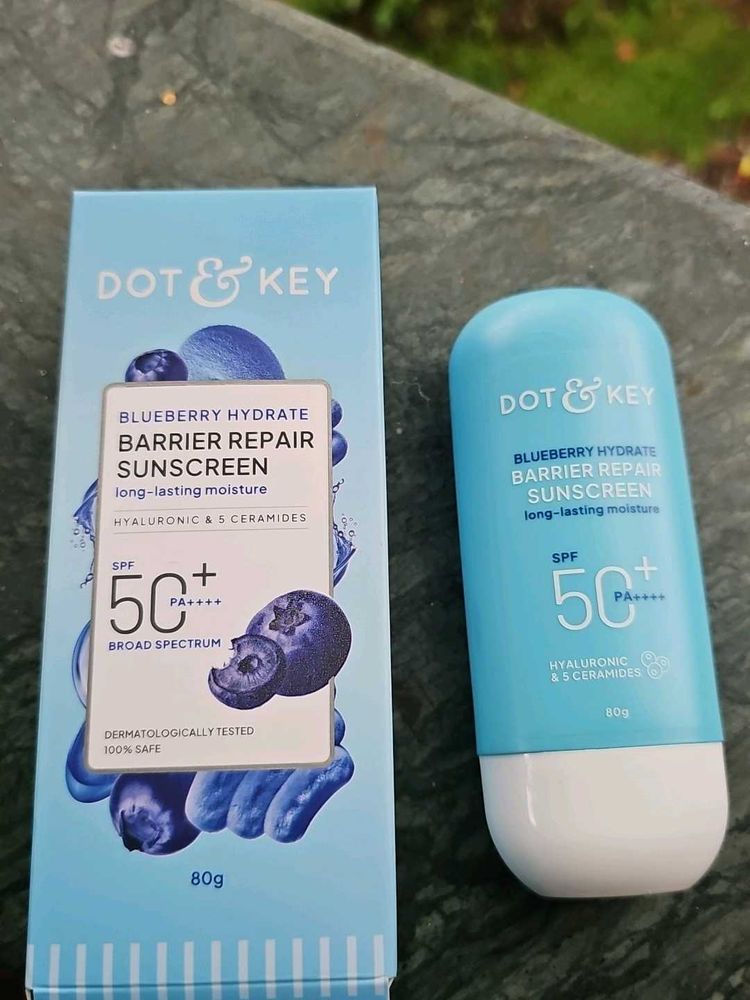 DOT &amp; KEY Blueberry Sunscreen SPF 50+