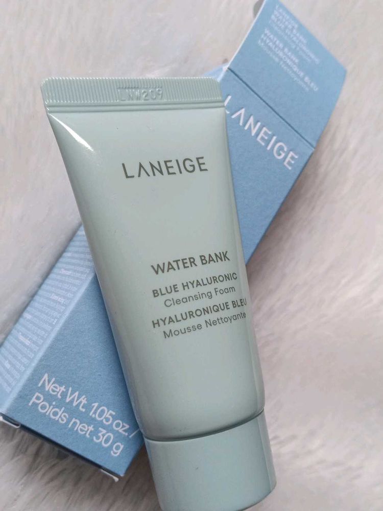 Laneige Water Bank  Hyaluronic Cleansing Foam ♥️💕