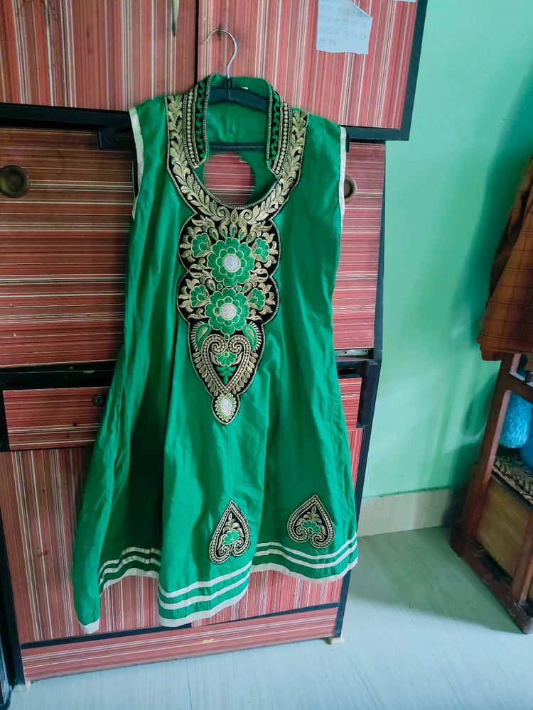 Green Embroidered Kurta