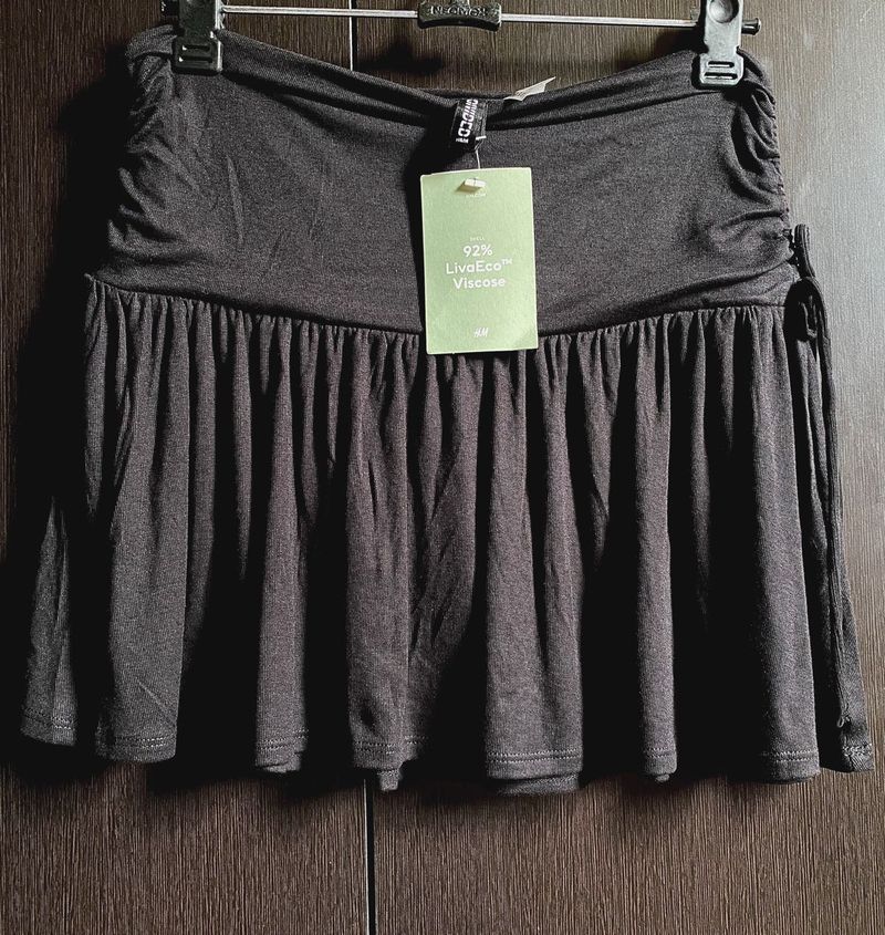 H&amp;M Black Ruffled Skirt