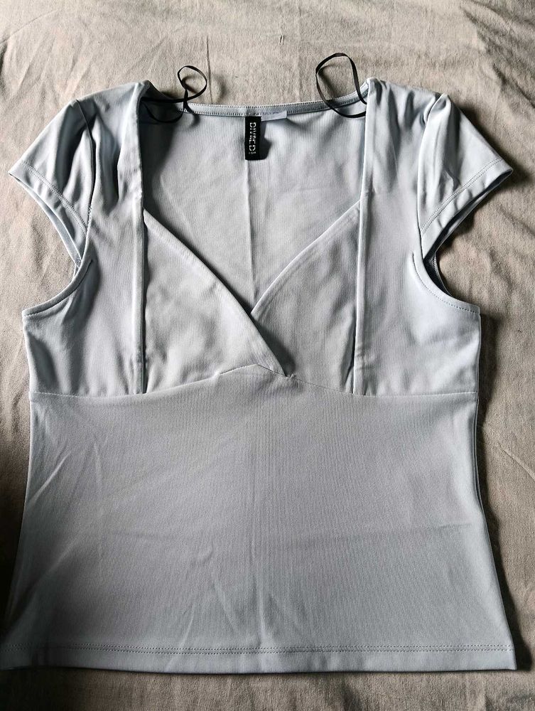 Chic Light Blue V-Neck Top