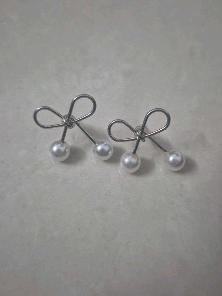 Chic Bow Pearl Stud Earrings