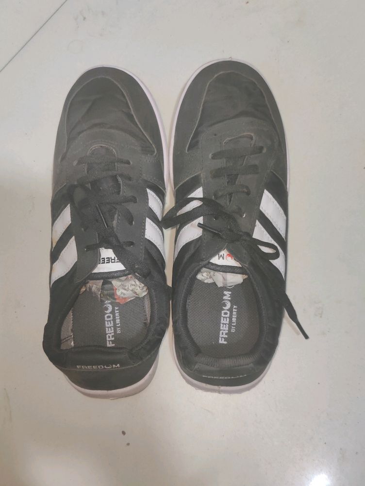 Men's Casual Shoes. Unused.No Offered Coins.