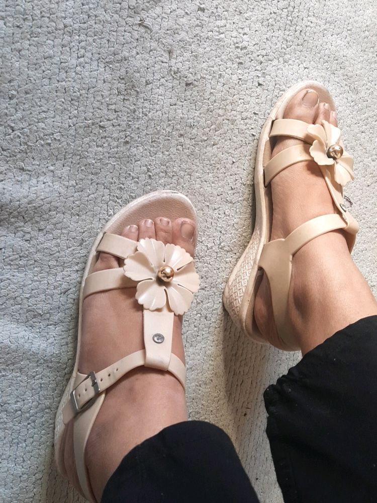 Very Comfortable Sandals Size 4.5