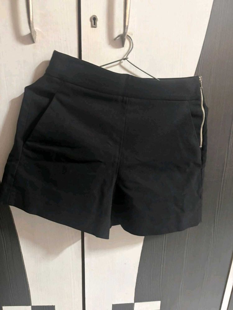 Chic Black Shorts